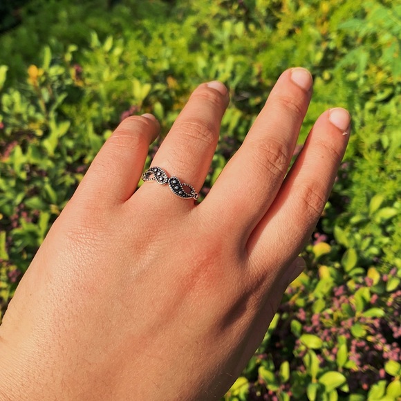 silver swirly ring - Picture 3 of 4